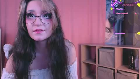 Snapshot of molly_phoenix chatting on 10.29.25 Molly online show from 10.29.25