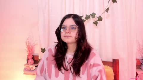 Snapshot of mollylewis18 chatting on 02.11.25 New girl Emily Valentina Michelle online show from 02.11.25