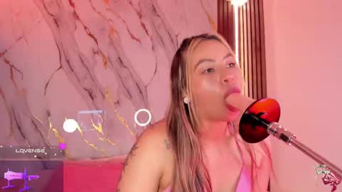 Snapshot of mollylewis18 chatting on 09.14.25 New girl Emily Valentina Michelle online show from 09.14.25