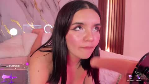 Snapshot of mollylewis18 chatting on 09.16.25 New girl Emily Valentina Michelle online show from 09.16.25
