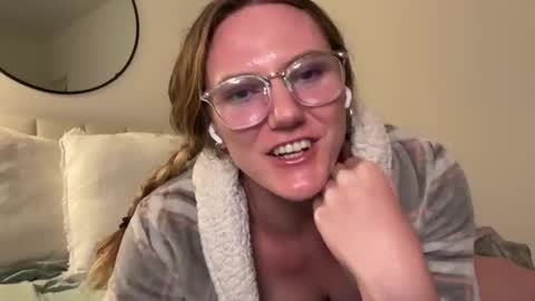 Snapshot of mollyrae8869 chatting on 10.13.25 mollyrae8869 online show from 10.13.25