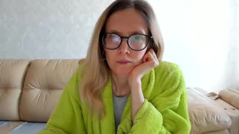 Snapshot of mollystory chatting on 02.18.25 AngelMomm online show from 02.18.25