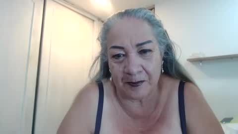 Snapshot of mom_is_wet chatting on 02.18.25 nativa online show from 02.18.25