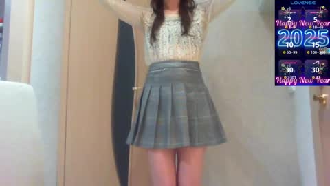 Snapshot of momentbeforedown chatting on 01.05.25 Hailey online show from 01.05.25