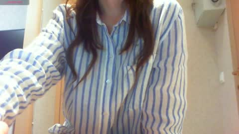 Snapshot of momentbeforedown chatting on 11.02.25 Hailey online show from 11.02.25