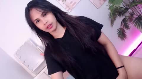 MOMIKHEM online show from 10.08.25