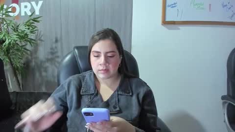 Snapshot of mona28__ chatting on 09.21.25 Mona online show from 09.21.25