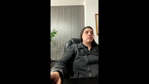 Snapshot of mona28__ chatting on 09.30.25 Mona online show from 09.30.25