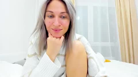 Snapshot of mona_cruz chatting on 02.05.25 Mona online show from 02.05.25