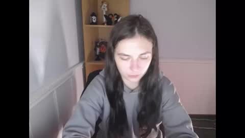 Snapshot of monakali chatting on 10.27.25 monakali online show from 10.27.25