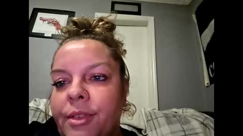 Snapshot of monamakeumoana88 chatting on 11.19.25 monamakeumoana88 online show from 11.19.25