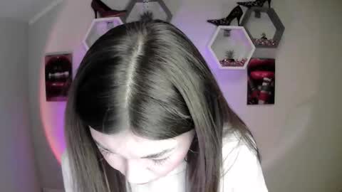 Snapshot of monica_sweets chatting on 09.18.25 sweet girl and shine body online show from 09.18.25