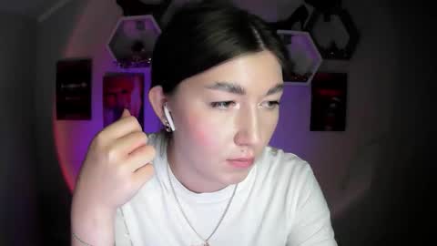 Snapshot of monica_sweets chatting on 09.19.25 sweet girl and shine body online show from 09.19.25