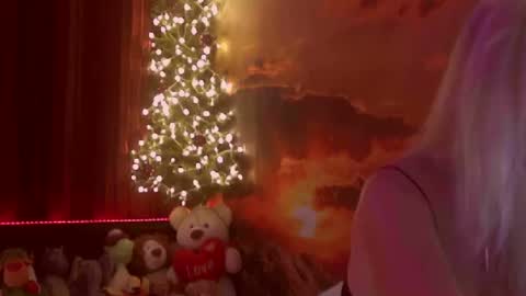 Snapshot of monicutex chatting on 12.22.24 Monika online show from 12.22.24