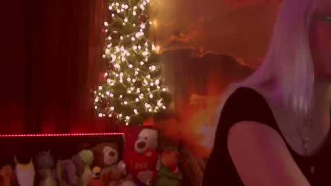 Snapshot of monicutex chatting on 12.29.24 Monika online show from 12.29.24