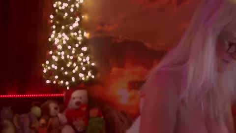 Snapshot of monicutex chatting on 01.01.25 Monika online show from 01.01.25