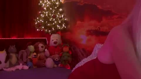 Snapshot of monicutex chatting on 01.08.25 Monika online show from 01.08.25