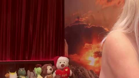 Snapshot of monicutex chatting on 02.01.25 Monika online show from 02.01.25