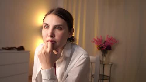 Snapshot of monniewisener chatting on 11.12.25 Jenny online show from 11.12.25