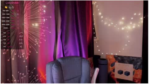 Snapshot of moon__girl chatting on 12.05.24 Roxy online show from 12.05.24