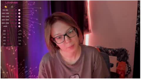 Snapshot of moon__girl chatting on 12.12.24 Roxy online show from 12.12.24