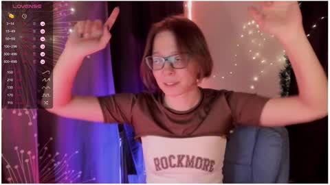 Snapshot of moon__girl chatting on 12.15.24 Roxy online show from 12.15.24