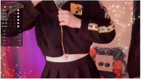 Snapshot of moon__girl chatting on 12.26.24 Roxy online show from 12.26.24