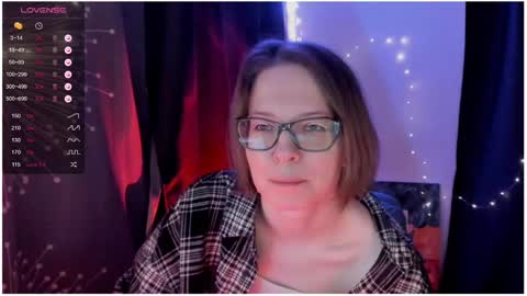 Snapshot of moon__girl chatting on 02.03.25 Roxy online show from 02.03.25