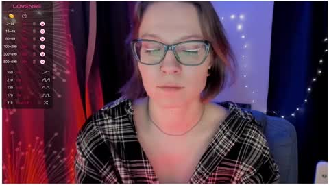 Snapshot of moon__girl chatting on 03.07.25 Roxy online show from 03.07.25