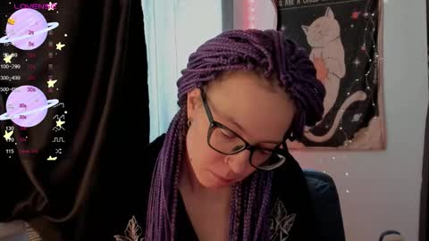 Snapshot of moon__girl chatting on 09.30.25 Roxy online show from 09.30.25