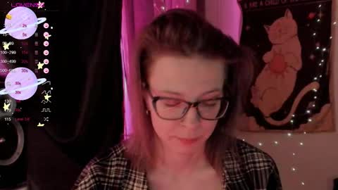 Snapshot of moon__girl chatting on 10.19.25 Roxy online show from 10.19.25