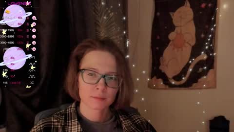 Snapshot of moon__girl chatting on 10.24.25 Roxy online show from 10.24.25