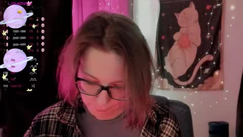 Snapshot of moon__girl chatting on 10.30.25 Roxy online show from 10.30.25