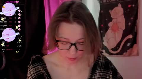 Snapshot of moon__girl chatting on 11.02.25 Roxy online show from 11.02.25