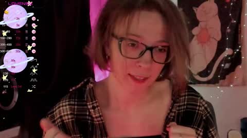 Snapshot of moon__girl chatting on 11.07.25 Roxy online show from 11.07.25