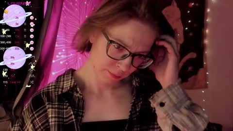 Snapshot of moon__girl chatting on 11.22.25 Roxy online show from 11.22.25