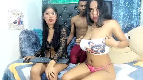 moon_cutex18 online show from 10.13.25