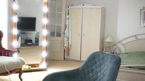 Snapshot of moonlight4u chatting on 09.29.25 Jane online show from 09.29.25