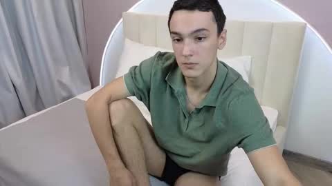 Snapshot of moonlinskinn chatting on 11.19.25 Stan online show from 11.19.25