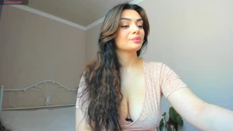 Snapshot of moroccan_diamond_ chatting on 02.06.25 Medina online show from 02.06.25