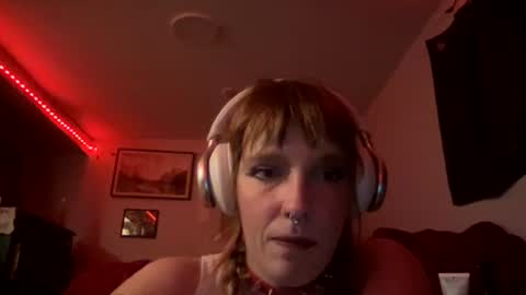 Snapshot of morrigan_danu chatting on 10.19.25 morrigan_danu online show from 10.19.25
