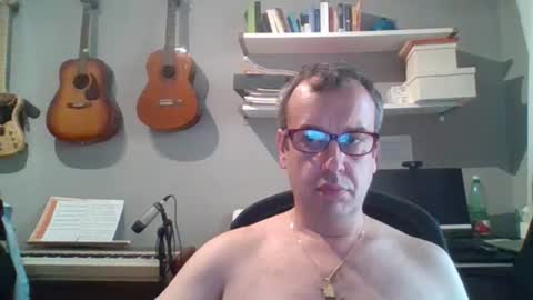 Snapshot of mot_ronn chatting on 10.24.25 mot_ronn online show from 10.24.25