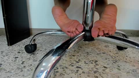 Snapshot of moxa_hot chatting on 12.14.24 moxa hot online show from 12.14.24