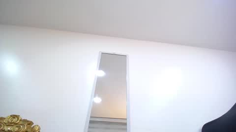 Snapshot of moxa_hot chatting on 01.15.25 moxa hot online show from 01.15.25