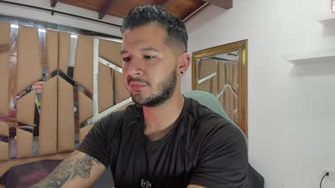 Snapshot of mr_mikee_ chatting on 01.12.25 MIKEE online show from 01.12.25