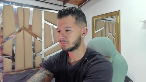 Snapshot of mr_mikee_ chatting on 02.05.25 MIKEE online show from 02.05.25
