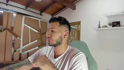 Snapshot of mr_mikee_ chatting on 02.23.25 MIKEE online show from 02.23.25