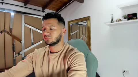 Snapshot of mr_mikee_ chatting on 02.24.25 MIKEE online show from 02.24.25