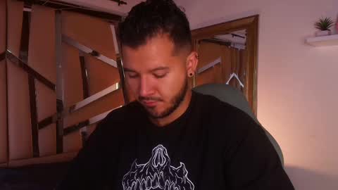 Snapshot of mr_mikee_ chatting on 09.10.25 MIKEE online show from 09.10.25