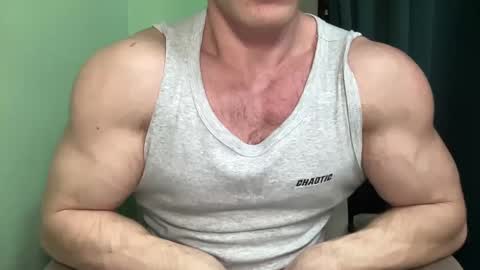 Snapshot of mrbiceps_23 chatting on 12.19.24 Mrbiceps23 online show from 12.19.24